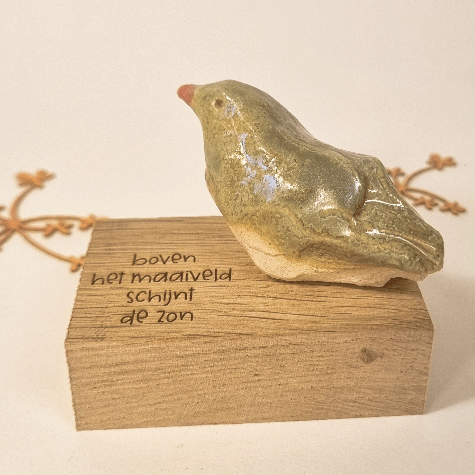 miniatureluurtje vogel groengrijs