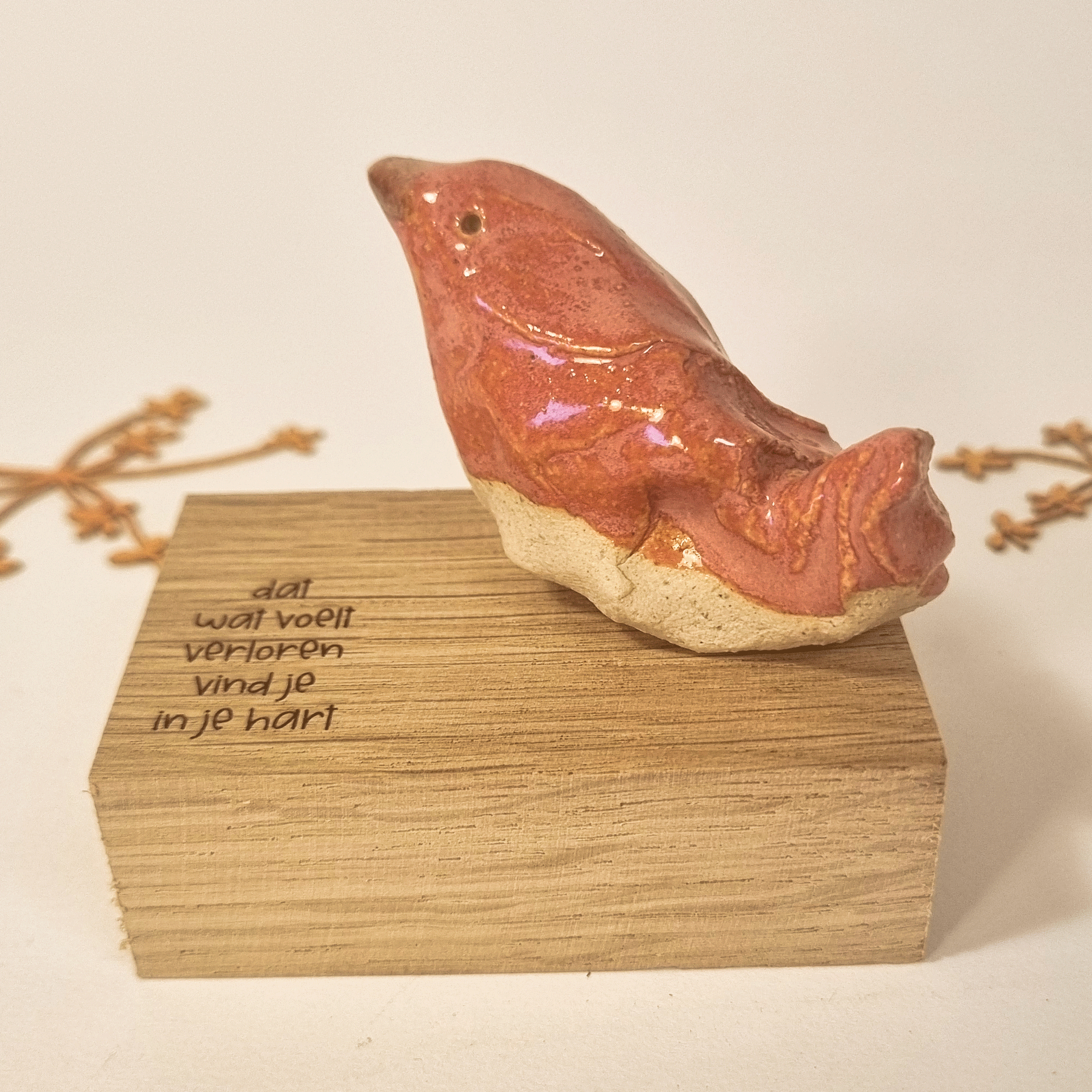 miniatureluurtje vogel roze