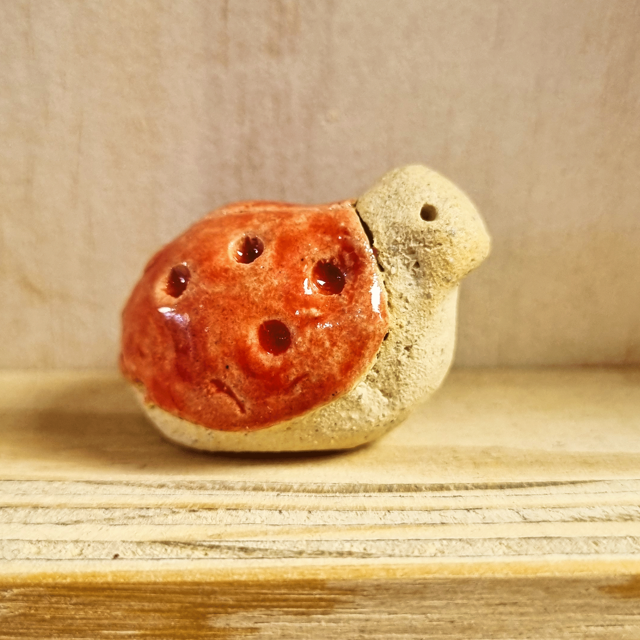 miniatureluurtje lieveheerstbeesje