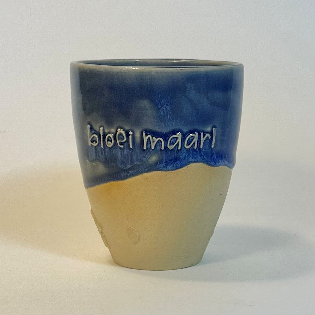 bloei maar mok donkerblauw