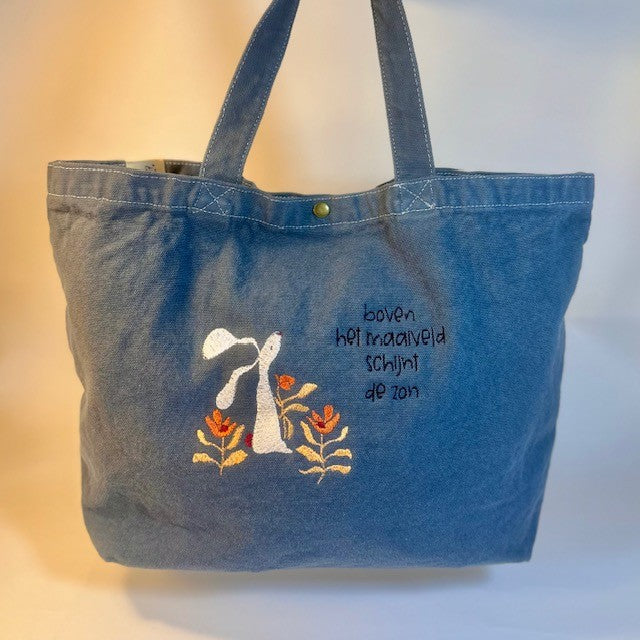 canvas tas boven het maaiveld donkerblauw