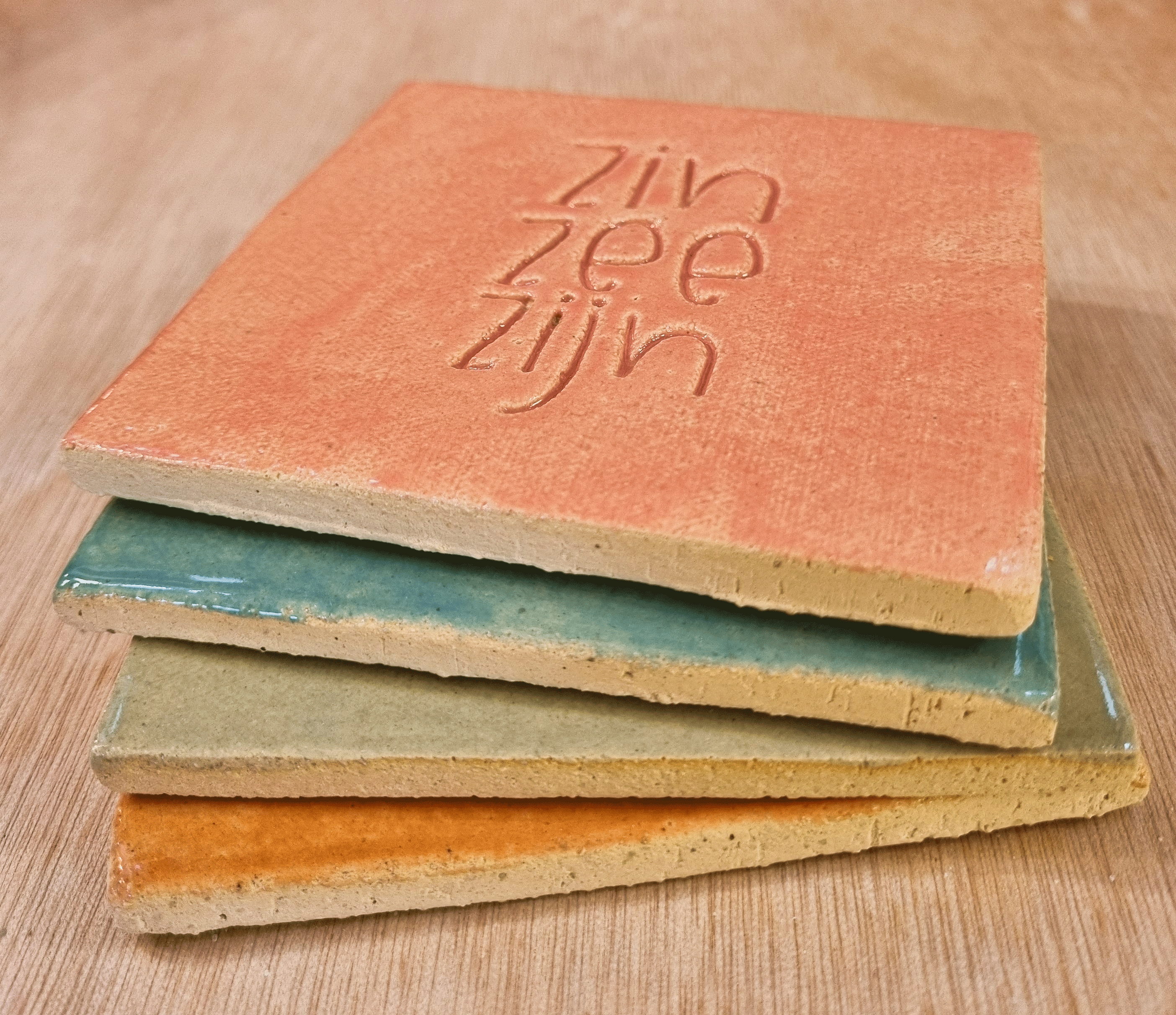 mooiewoordentegel vier en flier oranjerood